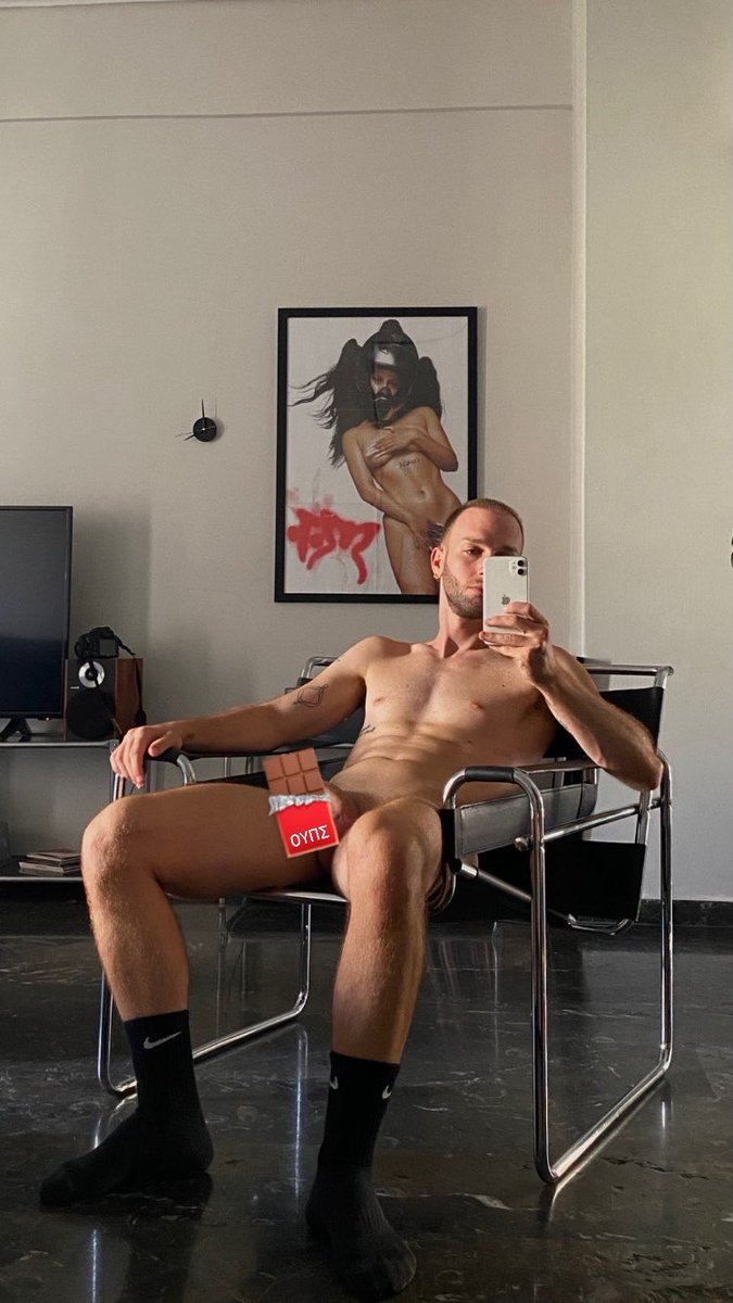ManOnTheRun_91's tweet photo. Chocolate anyone? https://t.co/yhdJyAGeCb