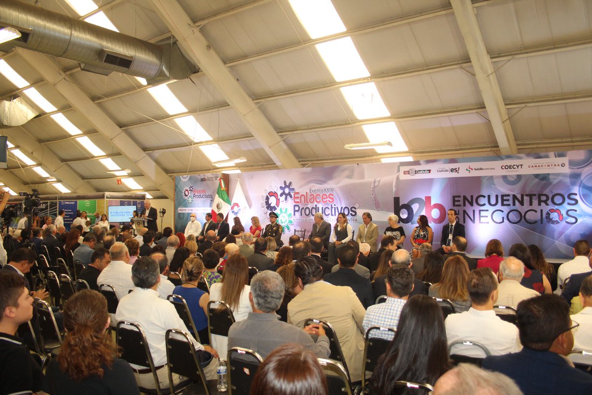 Entrega del “Águila Canacintra” para mi querida <a href="/SofiaCalvertMtz/">Sofia Calvert</a>, primera mujer en recibir este galardón y <a href="/guerrajaime/">Jaime Guerra Perez</a>, un gran profesional. 

Les admiro si gran trabajo y vocación de servicio. ¡Muy merecido! 👏

#FamiliaCanacintra #Saltillo #Coahuila