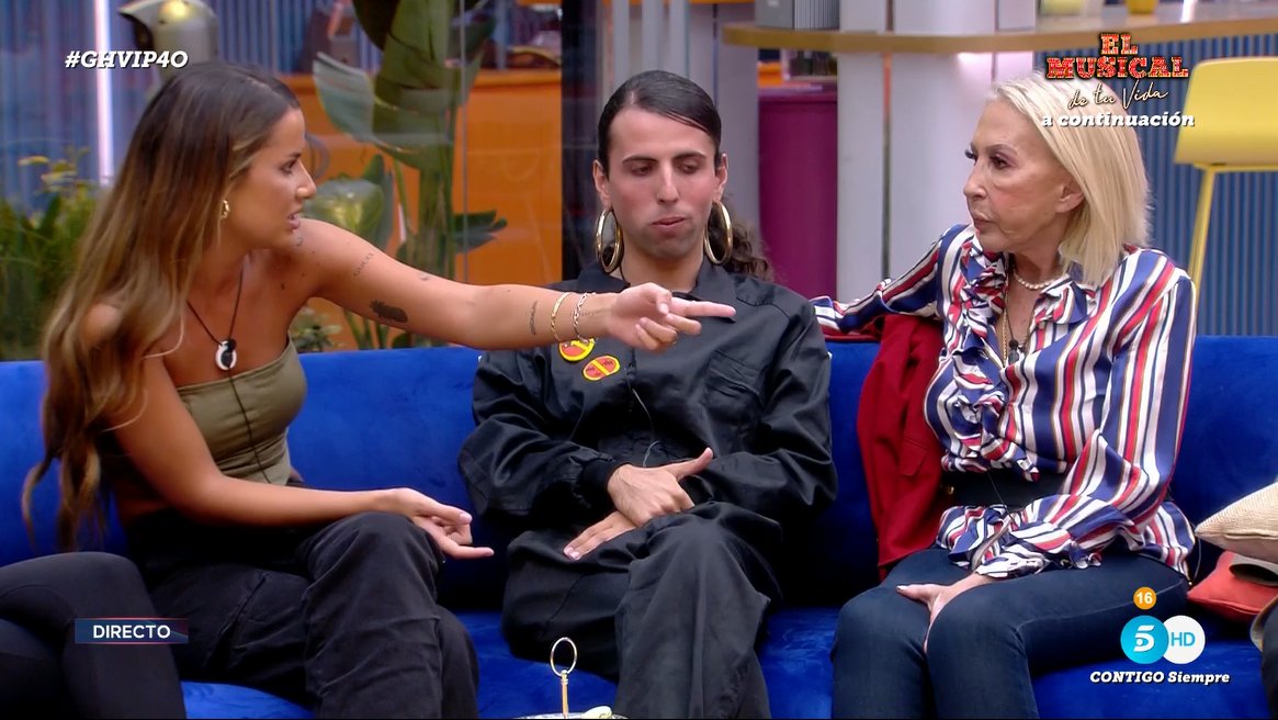 ghoficial's tweet image. Pilar: "Has dicho que cómo te puedes fiar de una persona que no le es fiel a su pareja, refiriéndote a mí y a Luis. ¿Te parece bien eso, Laura? Encima en una situación así, después de lo que ha hecho este niño. ¿Te parece normal?" #GHVIP4O