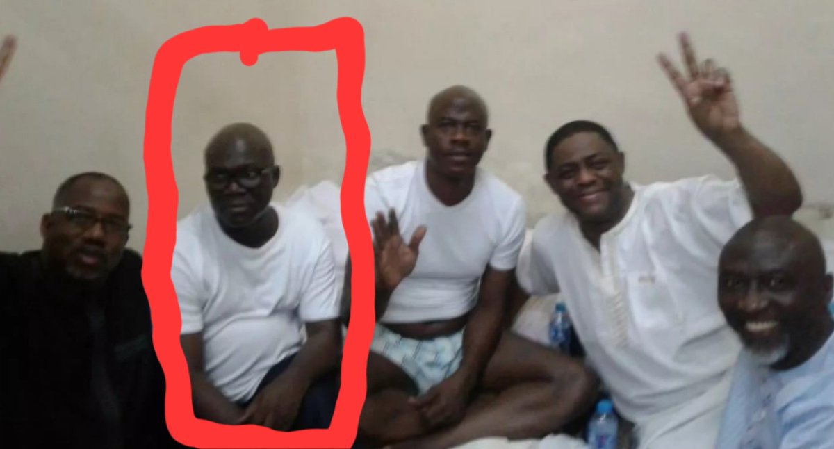 Dr. Reuben Abati and his fellow criminals in the famous EFCC underground cell, NOV 2016.

From left: Senator Bala Mohammed, Ex spokesman to ex-President GEJ, Reuben Abati, Senator Musiliu Obanikoro, Ex spokesperson to GEJ P-Campaign, Femi Fani-Kayode (FFK) & Bashir Ushaq Bashir.