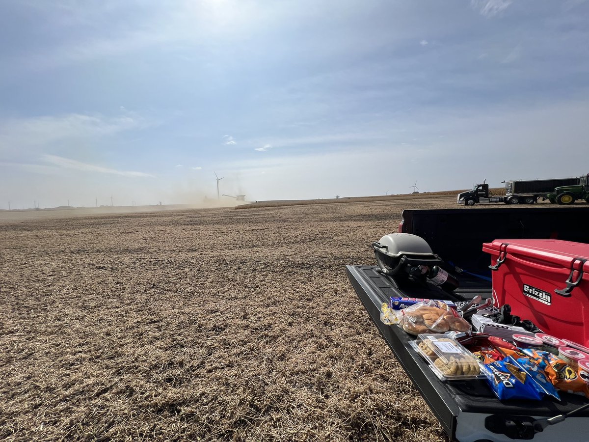 Tailgating season is all systems go - hope everyone has a safe and successful harvest just as our customer cutting these new <a href="/PioneerSeeds/">Pioneer Seeds U.S.</a> P34A98E’s is!  #Harvest23