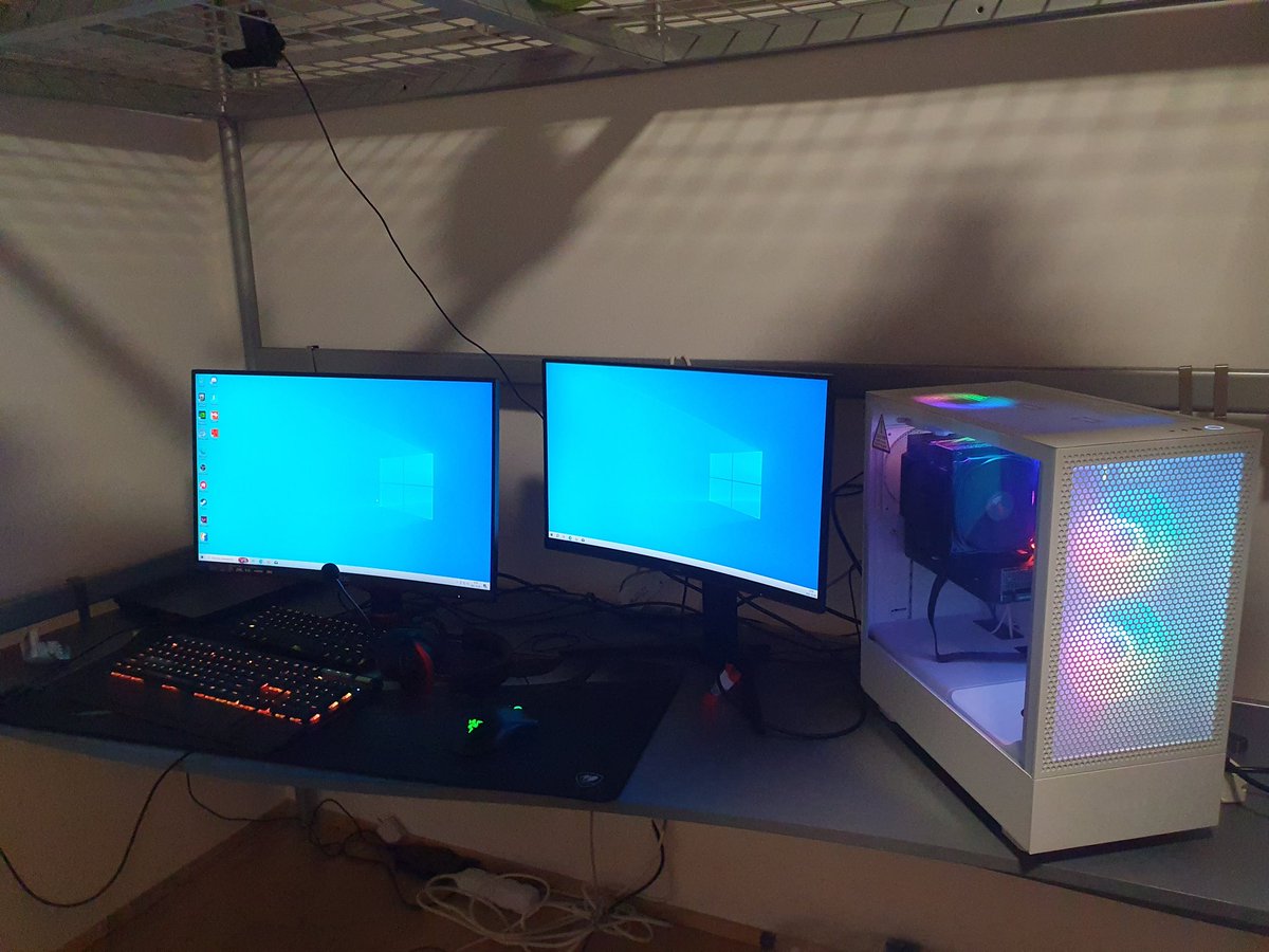 matyas005's tweet photo. New pc😍 https://t.co/W1DfDiLk5r