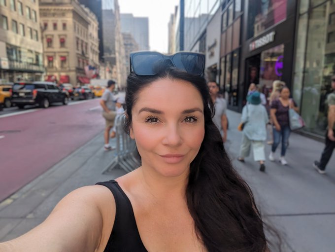 I'm having a really cute time hiking around Central Park. Thank you NYC for this gorgeous weather! https://t