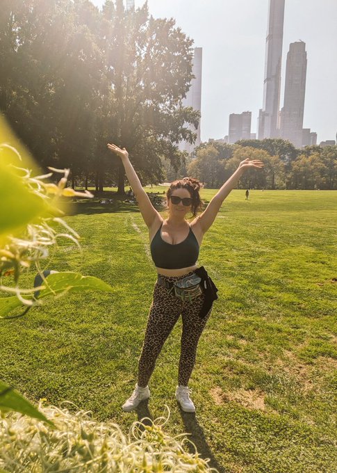 I'm having a really cute time hiking around Central Park. Thank you NYC for this gorgeous weather! https://t