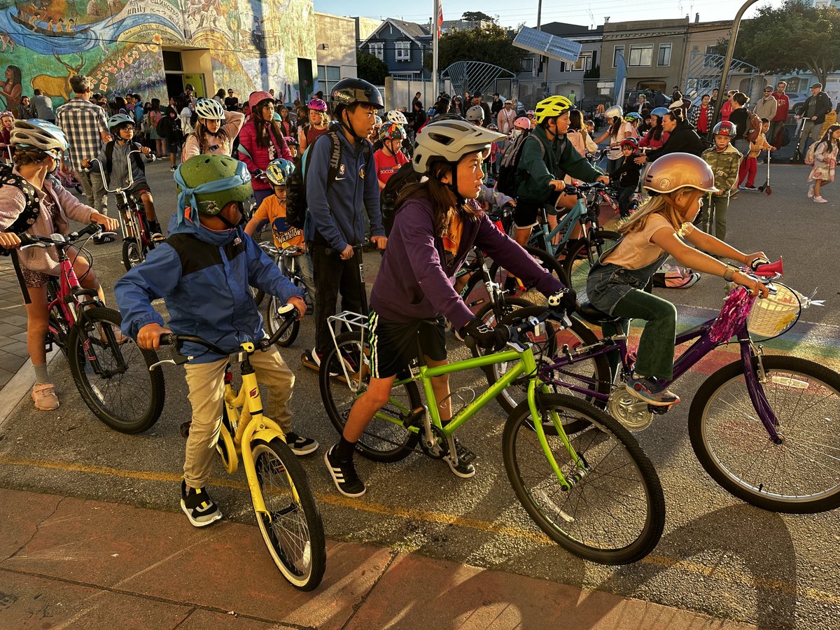 SFMTA_Muni's tweet photo. Happy Walk &amp; Roll to School Day! The SFMTA is proud to support thousands of students in walking &amp; rolling to school today, and all year round! @walksf @sfbike #walkandrollsf #sfsaferoutes https://t.co/QjBONZTshk