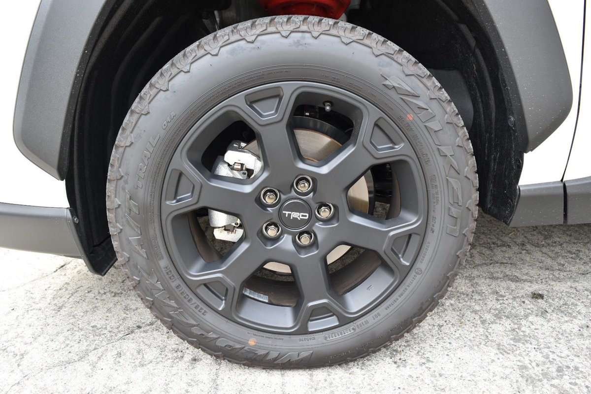 RAV4_____2000's tweet photo. イメチェン👏
ホイールキャップ外しで取り替えしたが元々付いてたTOYOTAの方はキズ入りました😅

ちなみにTOYOTAの方は凸凹してるのもあってバキュームリフターでは外れませんでした。

取り替え考えている方の参考までに❗️

#rav4
#好きにまみれろ
#センターホイールキャップ https://t.co/6H3oonmhw1