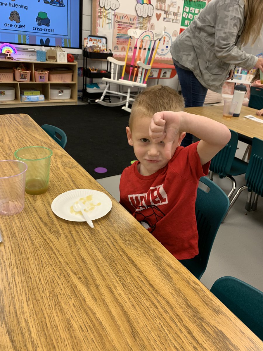 MPreschoolers's tweet photo. Yummy Taste Testing πππ§
We made predictions to guess if we would like apple cider, juice or sauce better. Then we taste tested each one and made a final decision! Apple Cider won in our T/TH class and Apple Juice in W/F! π #littlezeps #gozeps #preschool #apple #mstaylor https://t.co/0e2zluCz4P