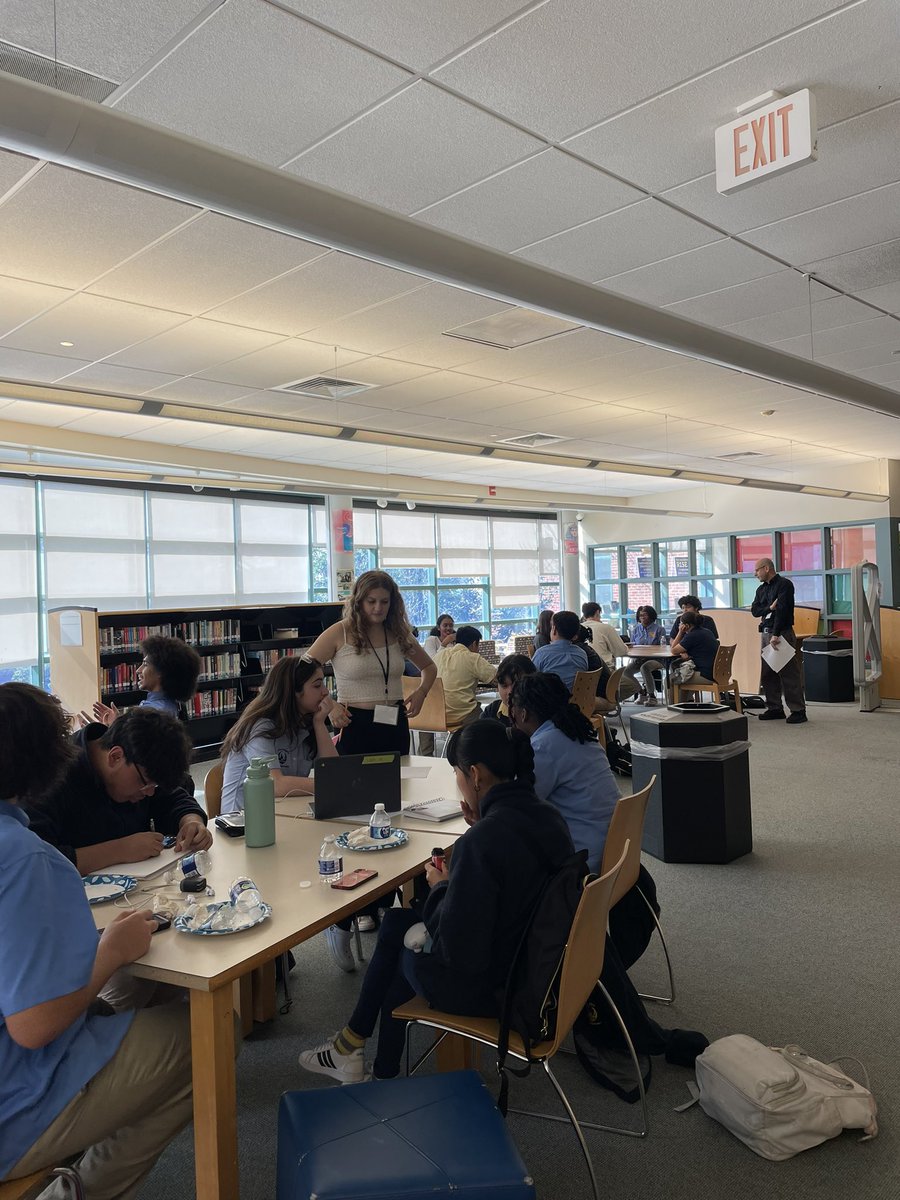 TrincollCHER's tweet photo. It was an excellent start for the Trin-HMTCA Tutoring Program! Trinity students worked with Hartford Magnet Trinity College Academy (HMTCA) students on their homework and participated in fun icebreaker activities and games! 
📚👾♟️🎲

——
#trincollcher #hmtca #tutors #trinhmtca https://t.co/9ArDQV94aH