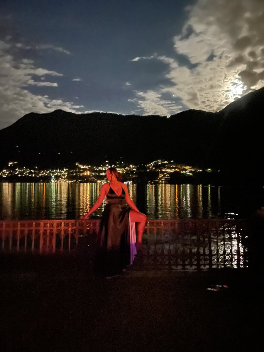 DymeDivaInc's tweet photo. Just because…#LakeComo is just as beautiful at night. #Septembers https://t.co/TRj98rLQTp