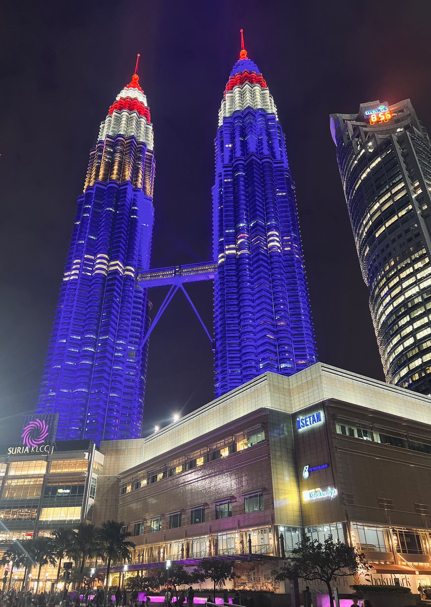 Jadygray1's tweet photo. Come back after 10years🍻🌈#Kuala Lumpur https://t.co/c4z0j2iZdm