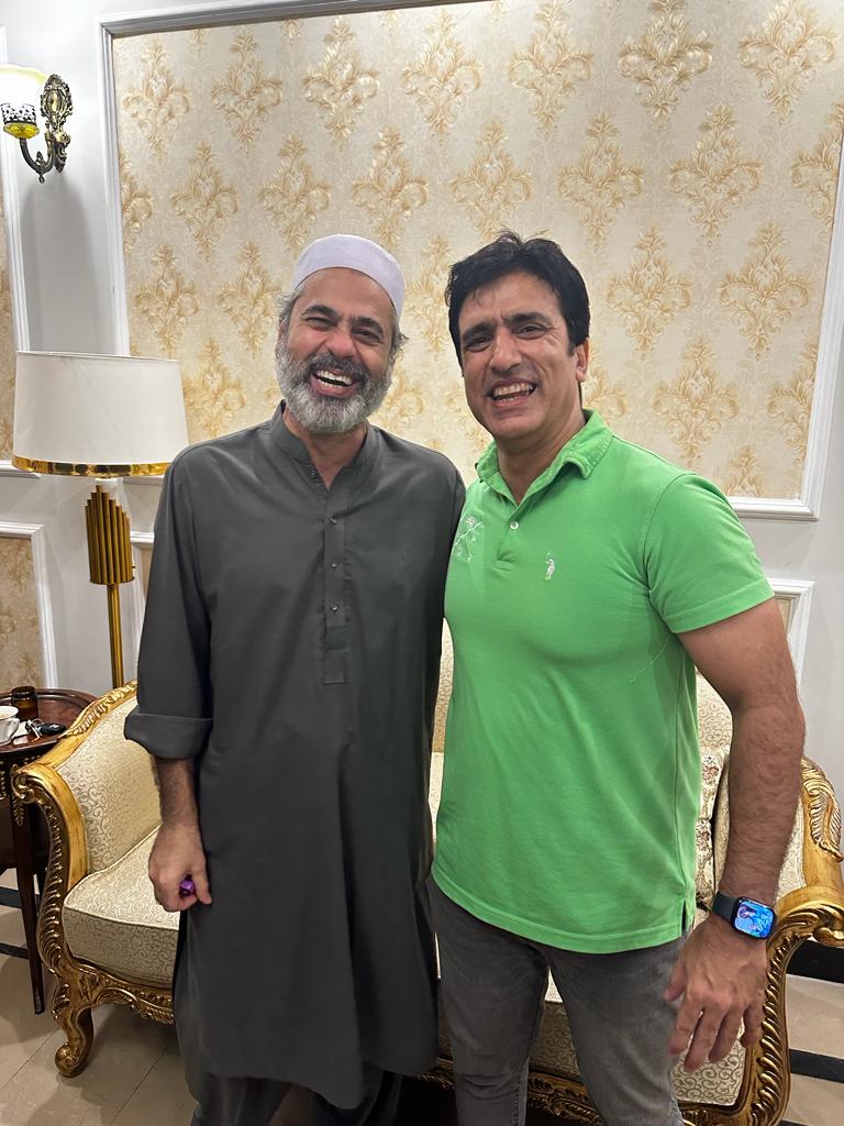 وہ تو ہنس رہا ہے !!!!