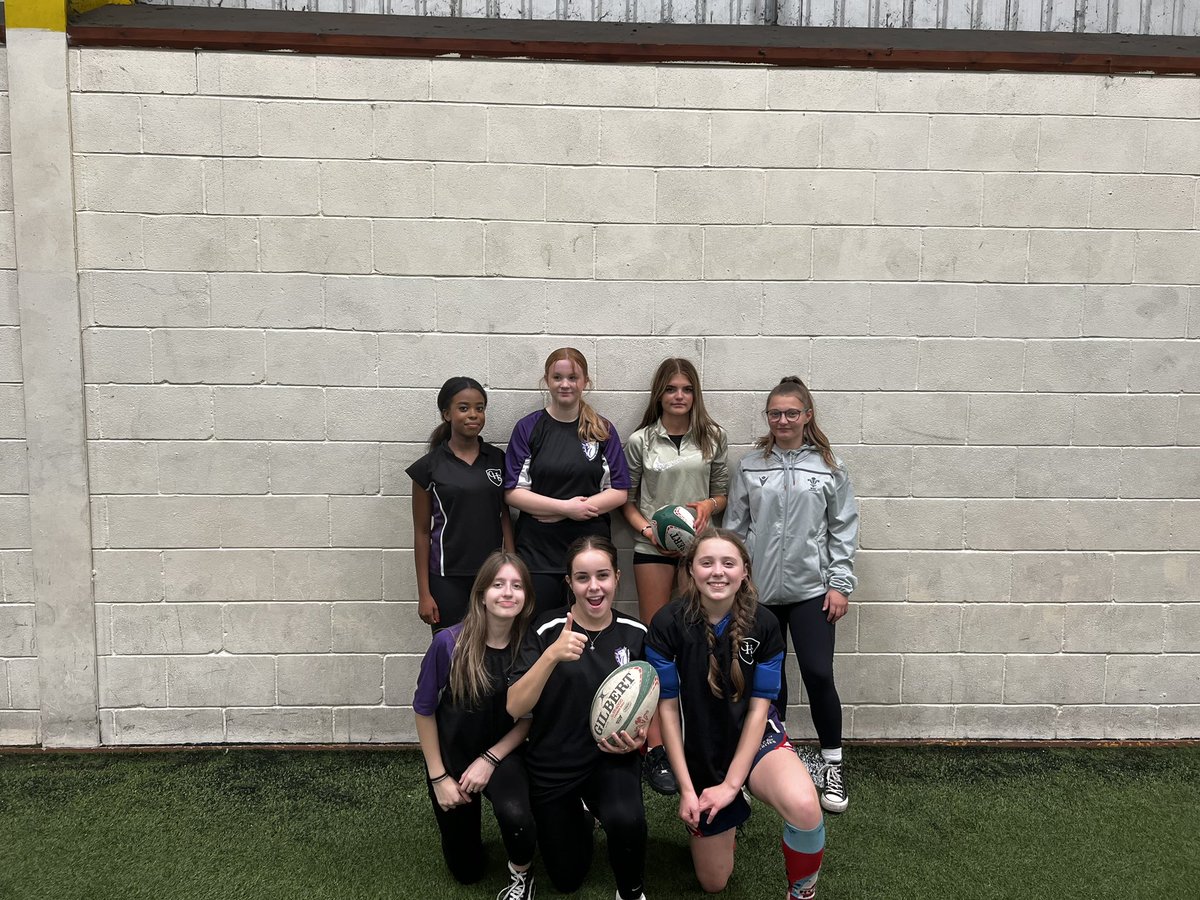 Well done to our 6 newly qualified Female Rugby Leaders @CwmbranHigh_PE 👏👏👏

Looking forward to seeing these girls utilise their leadership skills both in school and the community 🟣⚫️🏉

@WRU_Community @DragonsHUBs @RugbyArrows @CwmbranHead @MMPwru 

#GilsInRugby #WRUHUB