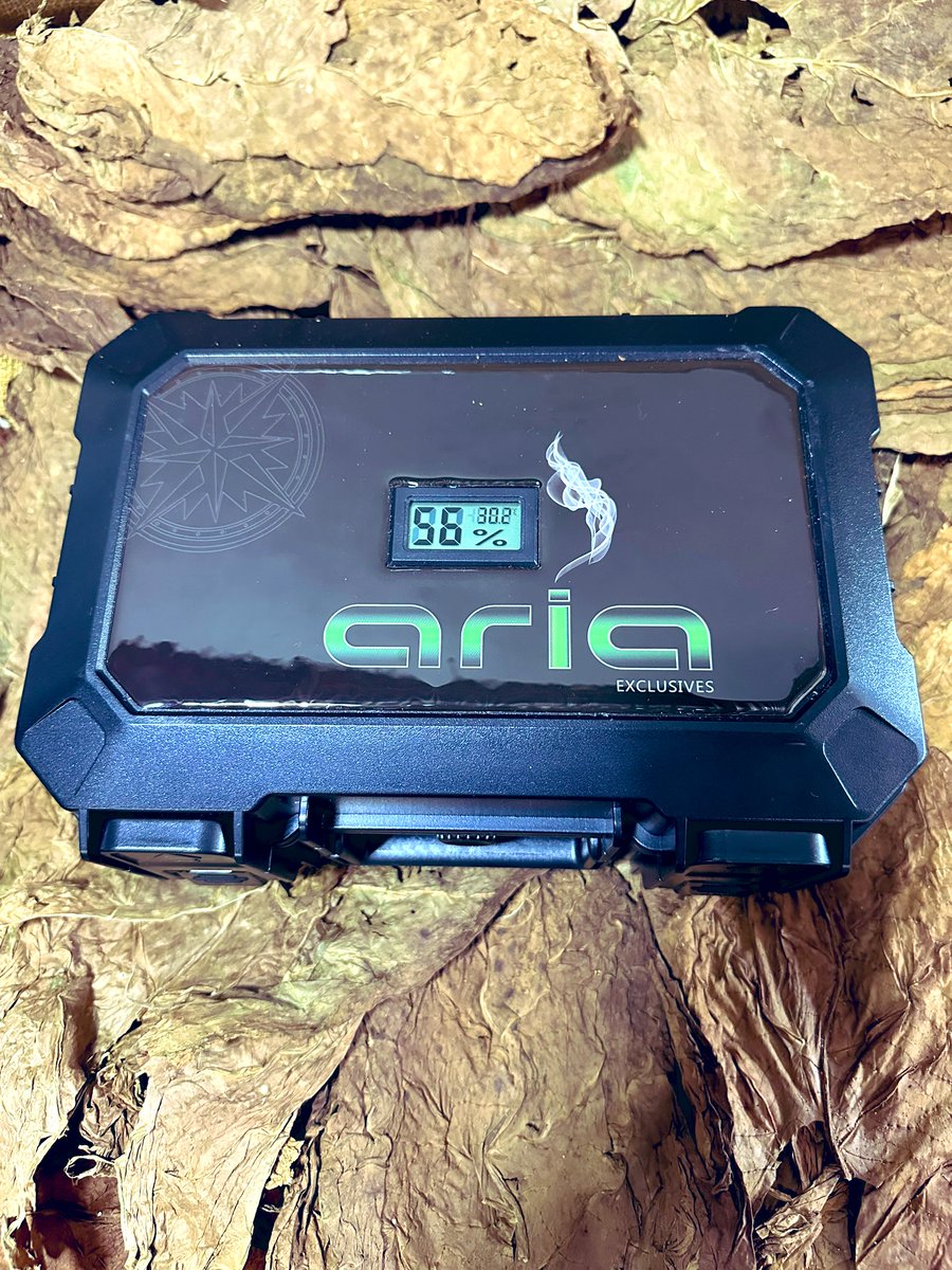 yyoeliza's tweet image. Equipped with a digital hygrometer, this Aria Exclusives digital Humidor offers precise and convenient monitoring of humidity levels, ensuring your cigars are always kept in optimal condition. 

#cigars #humidor #tabaco #botl #cigarros #smokers #usa #RepublicaDominicana