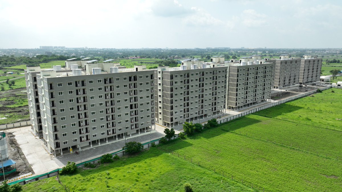 moonisansari's tweet photo. #LHPIndore is a boon for promotion of Innovation Construction Technology in Madhya Pradesh. This ambitious project is implemented using one of a king Prefabricated Sandwich Panel Technology with Pre-engineered Steel Structural System.

#PMAYUrban #SabkoAwasMP #HousingForAll #GHTC https://t.co/K40ZJrZY0v