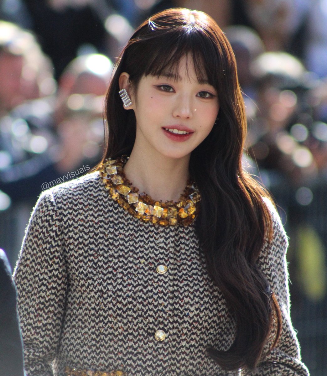 mayygyu's tweet photo. pictures by me of wonyoung after miu miu show @IVEstarship #WONYOUNG https://t.co/fmi6BraFYB