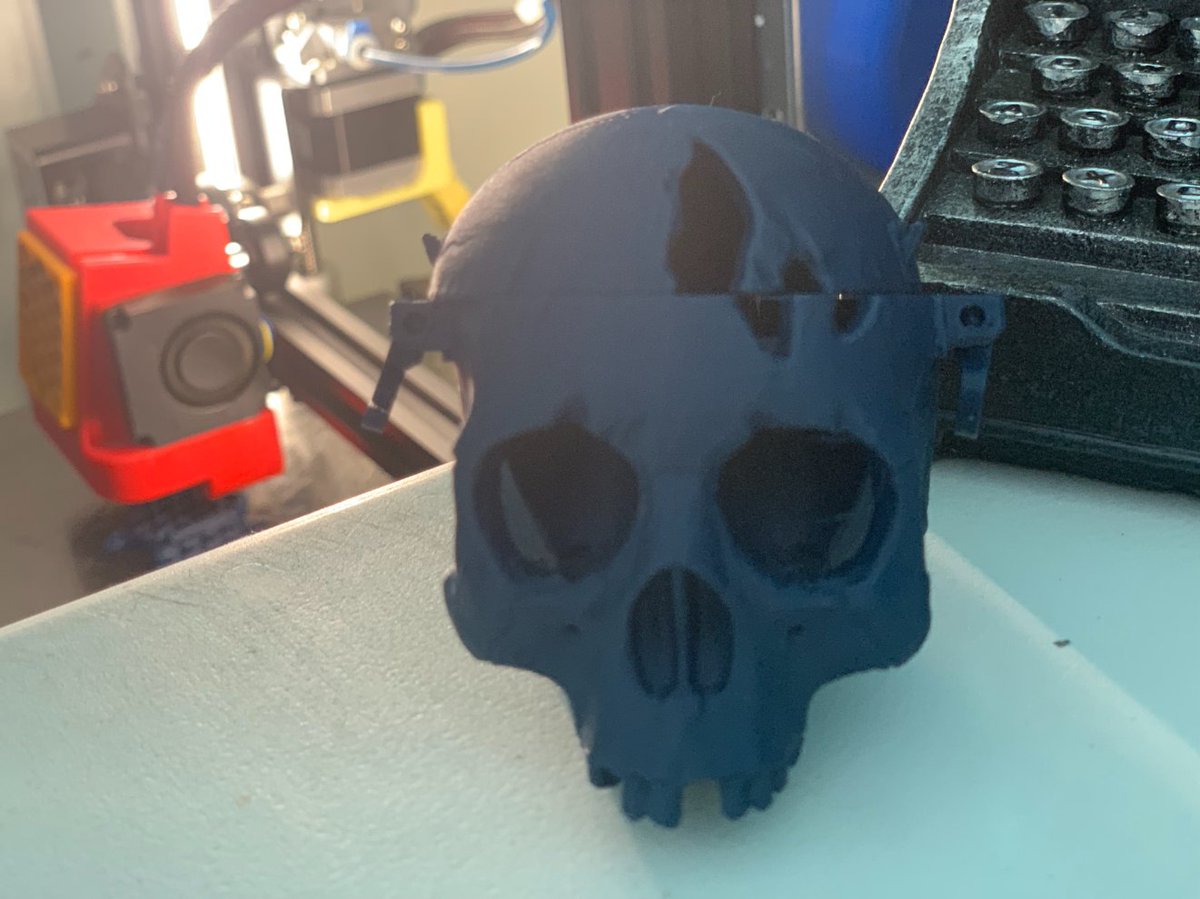 WhappleSauce's tweet photo. I love smart design... Here is a #3dprinted #skullbox i just finished printing from #3Dkitbash that is super cool... gonna print it a lil bigger n throw some Halloween candy inside and give to family friends and my old lady neighbor for spooky season -  #grannyschmif would be proud.