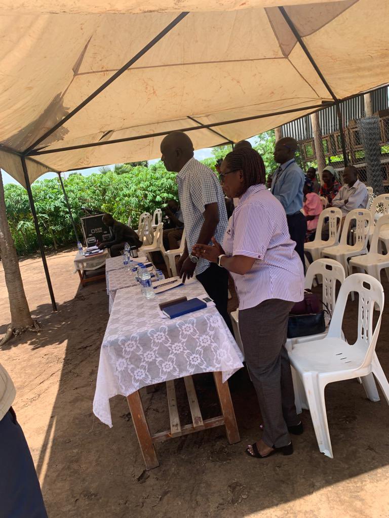 Prem4991Seeds's tweet photo. 🌱 Just wrapped up a fantastic day in Pawel Angany with the amazing team from Centenary Bank! Our financial literacy training was a huge success, empowering local farmers to make informed decisions and grow their agricultural endeavors. 🌾🚀 We’re  grateful for the bank’s support https://t.co/jQutkSmuFl
