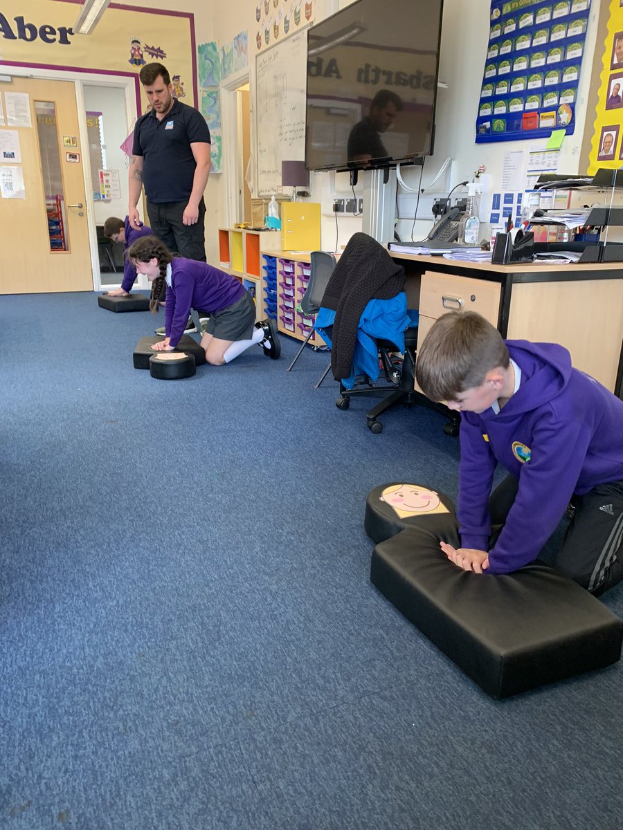 ynysboethpri1's tweet photo. Diolch to @ndeducation for organising some great workshops for Dosbarth Aber. British Sign Language followed by Life Saving ๐ https://t.co/un5i4IH598
