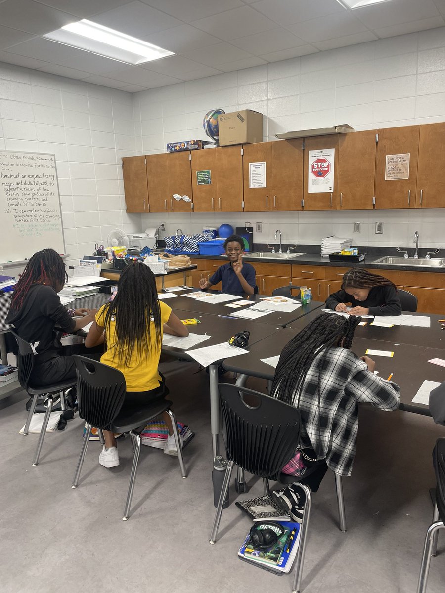 principal_dee's tweet photo. At Miller, we have a little paleontologist in the making!
#GreatnessHappensHere
#B4B https://t.co/bcBdvsKnDE