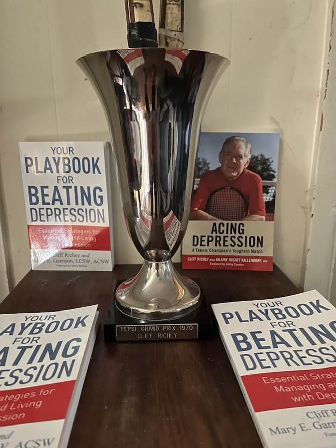 AcingDepression's tweet image. Here is Cliff Richey's trophy after winning the 1970 season-long points title in men's professional tennis, the pre-cursor of the ATP singles race...