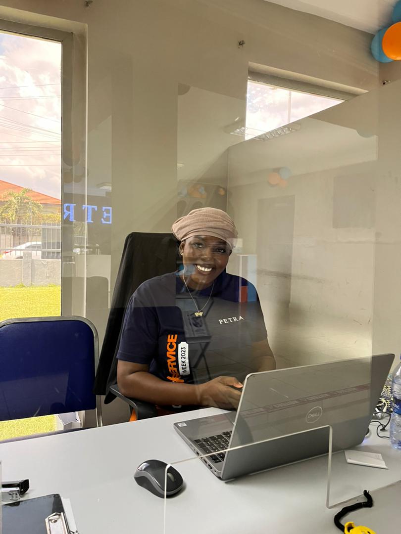 huzaepha's tweet image. I joined the @PetraOnSocial customer experience team to support walk in customers today as part of our #CustomerServiceWeek celebration. I had a lot of fun doing it too. Happy Customer Service Week! #TeamService #TeamService2023