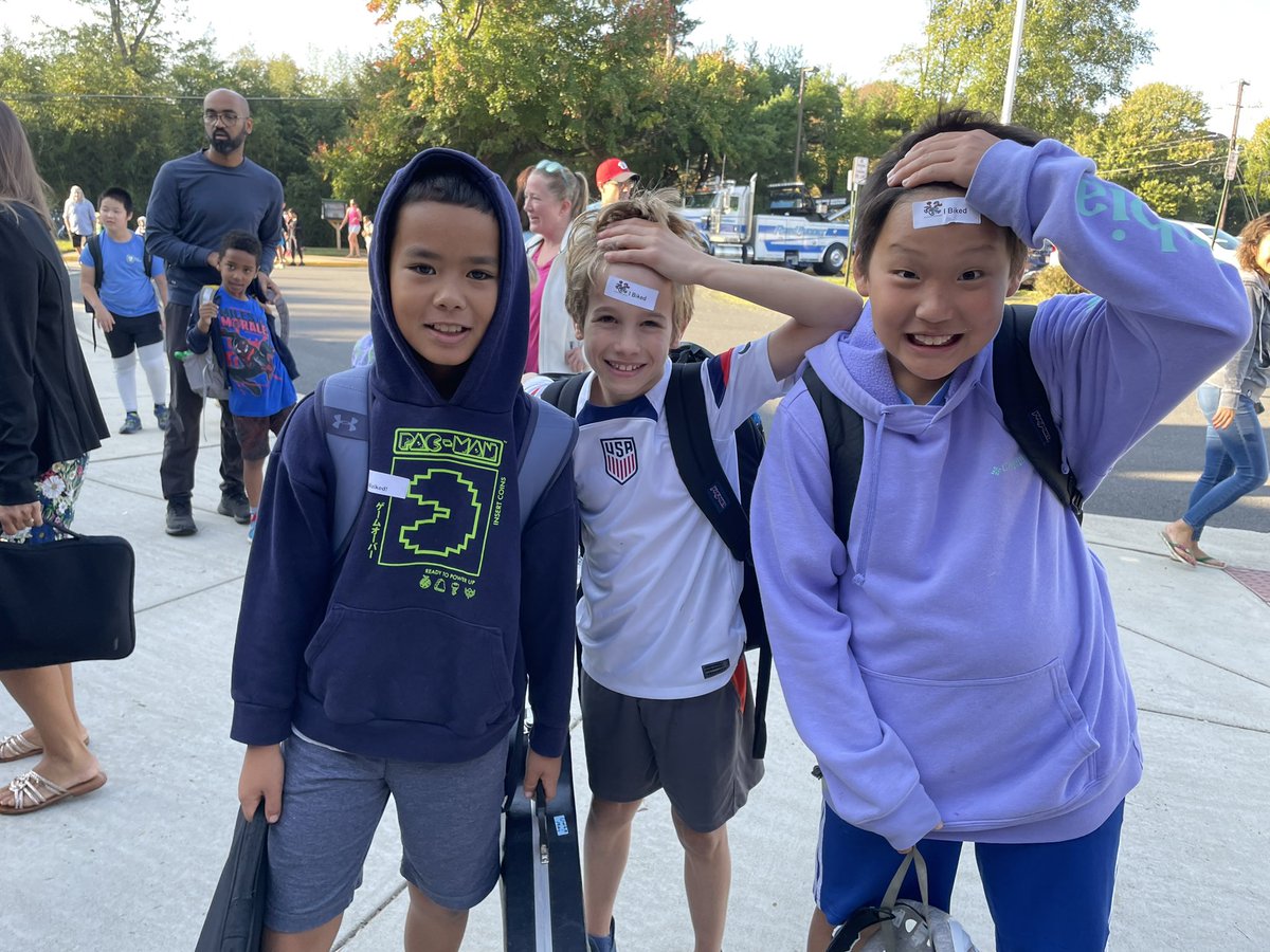 KentGardens's tweet photo. Bike, Walk and Roll to School! @FCPSR2 #kgpride #StrongerTogether #WeAllBelong https://t.co/Bhp6bOIphc