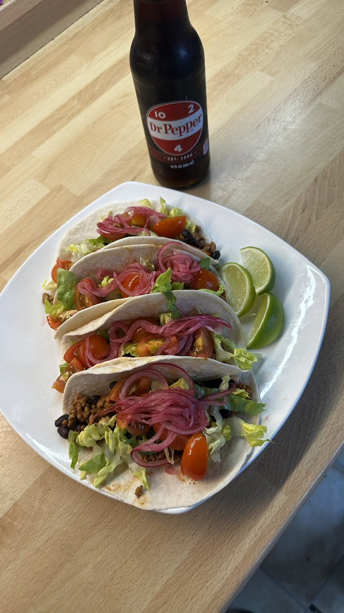 TheYetsman's tweet photo. I’m blaming @benearle for this, happy #NationalTacoDay soft for the win https://t.co/QoCELnFLes