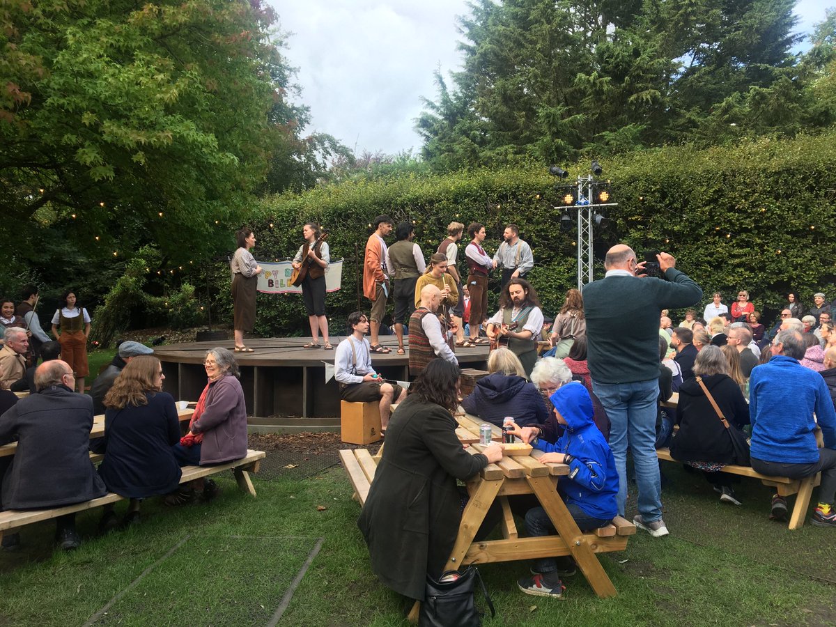 Just seen the amazing #LordOfTheRings ⁦@WatermillTh⁩ - epic! Special congratulations and thanks to ⁦@petedukes⁩ and ⁦@sionedsaunders⁩ - but crowns off to all!