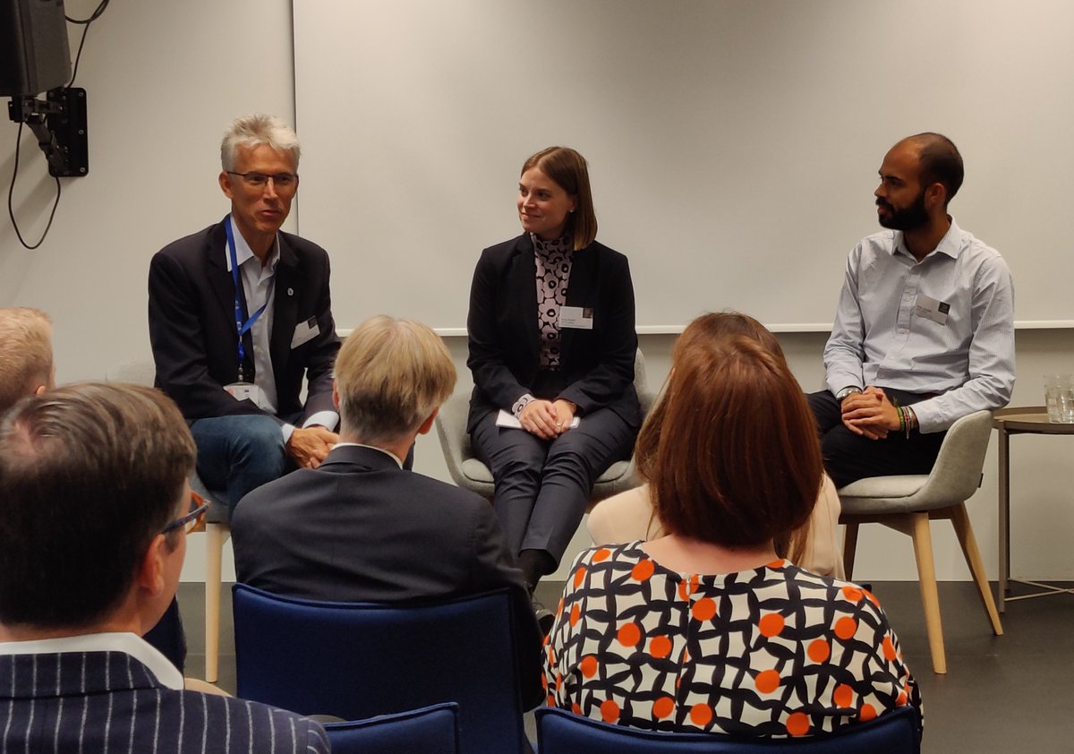 Helsinki EU Office (@helsinkieu) on Twitter photo Important panel discussion on hydrogen between PhD Candidate Kaisa Penttilä from <a href="/Hanken_fi/">Hanken School of Economics</a>, @EeroAilio & Mr Pedro Mendes from <a href="/EU_Commission/">European Commission</a>.
Safe to say, local #Hydrogen Valleys will be key in EU's green transition.
Look out for the development in Finland! 🌱
<a href="/EUgreendeal/">European Green Deal </a> Important panel discussion on hydrogen between PhD Candidate Kaisa Penttilä from <a href="/Hanken_fi/">Hanken School of Economics</a>, @EeroAilio & Mr Pedro Mendes from <a href="/EU_Commission/">European Commission</a>.
Safe to say, local #Hydrogen Valleys will be key in EU's green transition.
Look out for the development in Finland! 🌱
<a href="/EUgreendeal/">European Green Deal </a>
