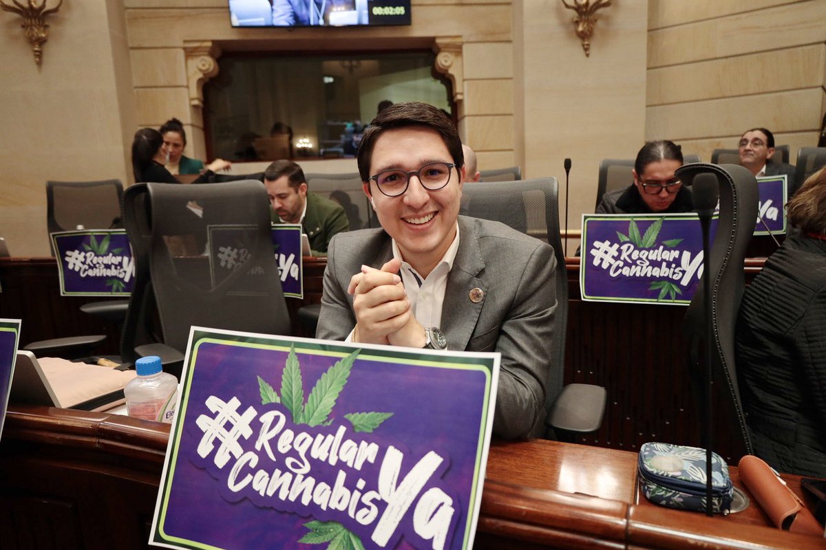 ¡Miércoles legislativo! Le estamos dedicando el día a discutir en plenaria dos iniciativas muy importantes:

1. Regulación del #CannabisDeUsoAdulto para quitar de las manos de la ilegalidad este negocio.

2. La reforma a la salud que tiene el propósito de mejorar la vida de los