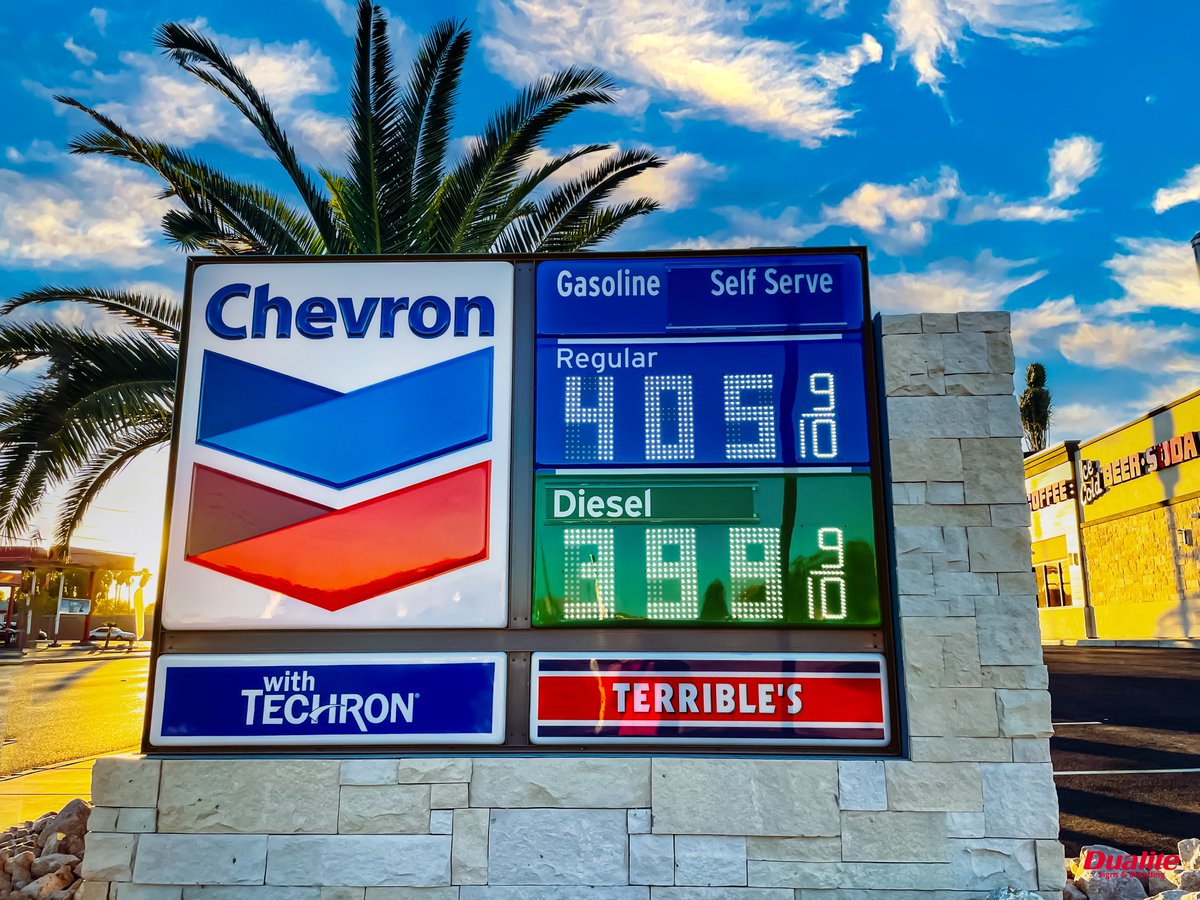 DualiteTweets's tweet image. &quot;Step into the new era of C-stores and gas stations with top-tier signage! Elevate your brand&apos;s presence and drive customer engagement like never before. 🌟⛽ #ModernSignage #CstoreEvolution #GasStationFuture