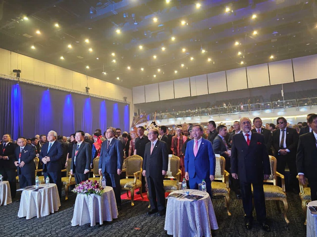 simkuihian's tweet photo. ✳️#WCIT 2023 &
✳️#IDECS 2023
By Premier Abg Jo
Always looking forwards to IDEC as it will help to update my ideas & to do list on “future strategy/actions but to act now”
Another milestone today on the launching of
✳️ Sarawak Digital Economy Blueprint 2030
✳️ SarawakID Corp app https://t.co/izdluscjWQ