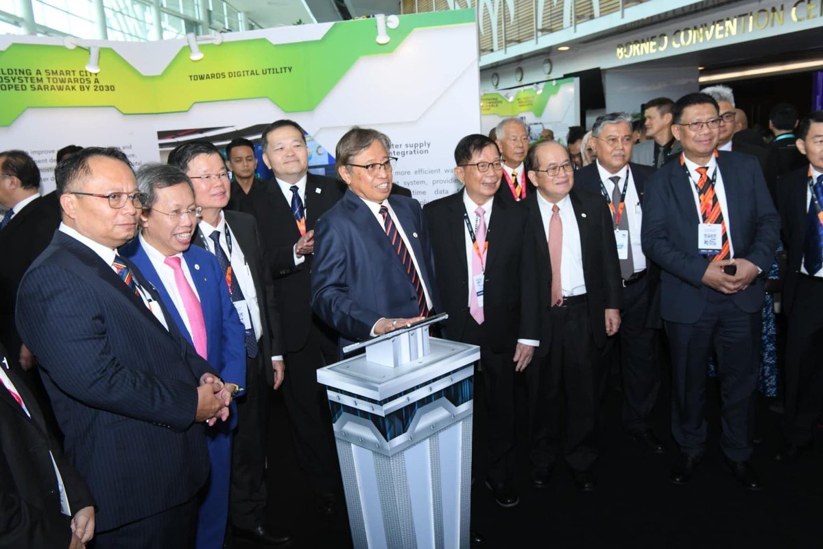 simkuihian's tweet photo. ✳️#WCIT 2023 &
✳️#IDECS 2023
By Premier Abg Jo
Always looking forwards to IDEC as it will help to update my ideas & to do list on “future strategy/actions but to act now”
Another milestone today on the launching of
✳️ Sarawak Digital Economy Blueprint 2030
✳️ SarawakID Corp app https://t.co/izdluscjWQ