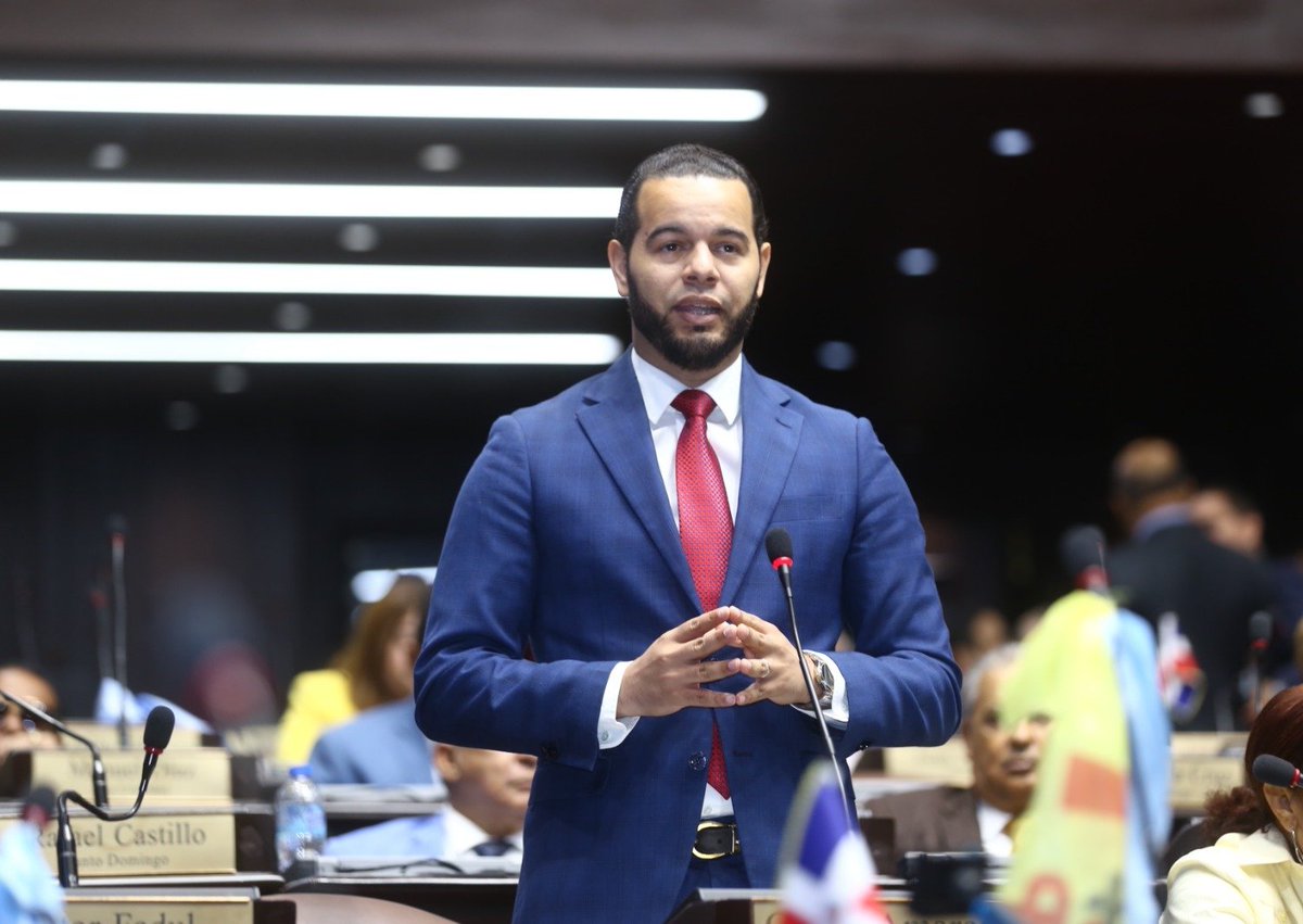 El diputado Carlos Amarante (<a href="/CarlosAmaranteG/">Carlos Alberto</a>) se refiere a una situación dada en la provincia Espaillat, dice que los productores de pollos y huevos están siendo afectados por el cierre de la frontera con Haití, ya que esos productores vendían millones en la frontera y esta