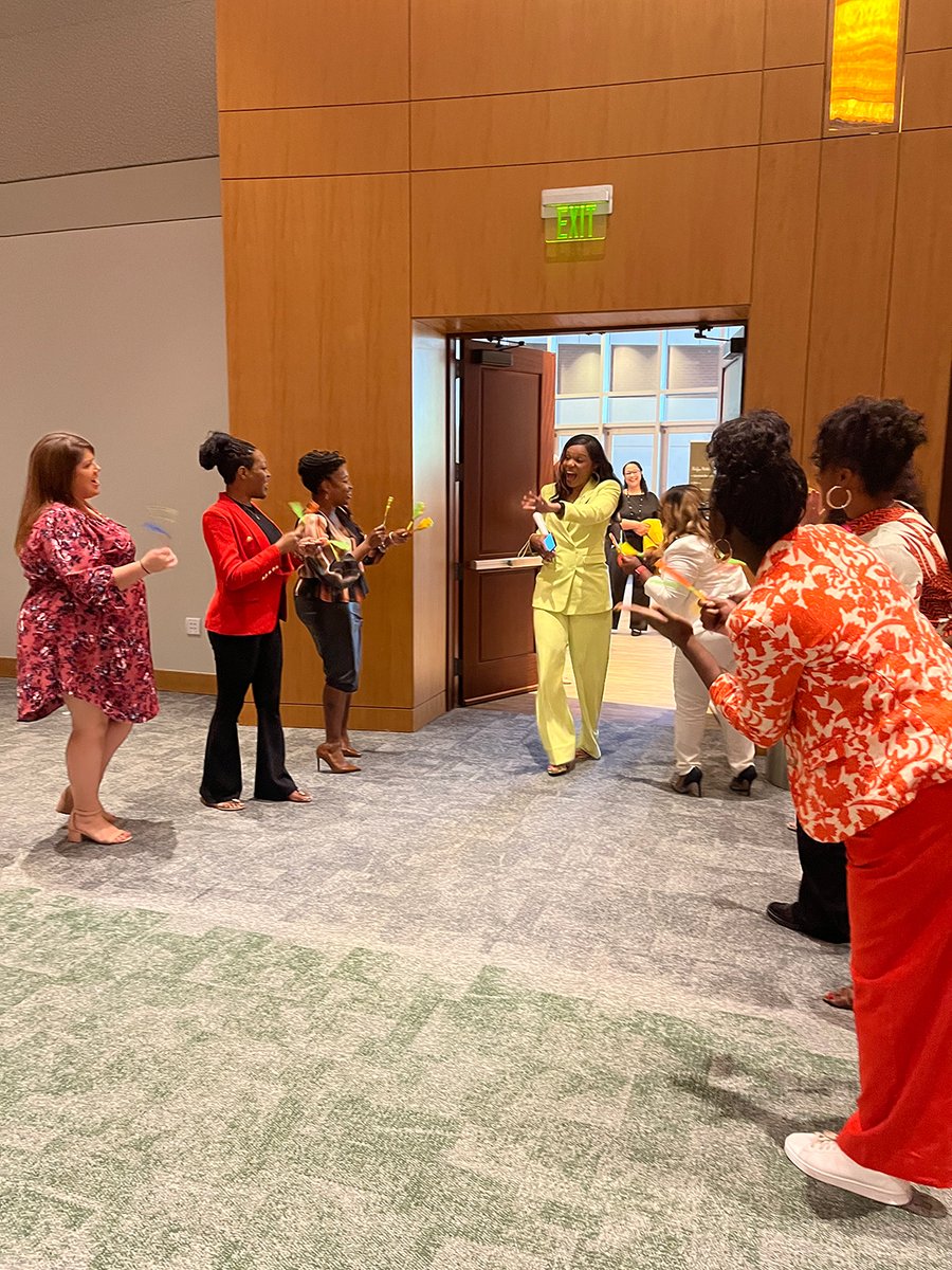 YWCAChasSC's tweet image. #WWB2023 | Ballroom doors opening at #WhatWomenBring! 

#BringingIt #PowerLunch