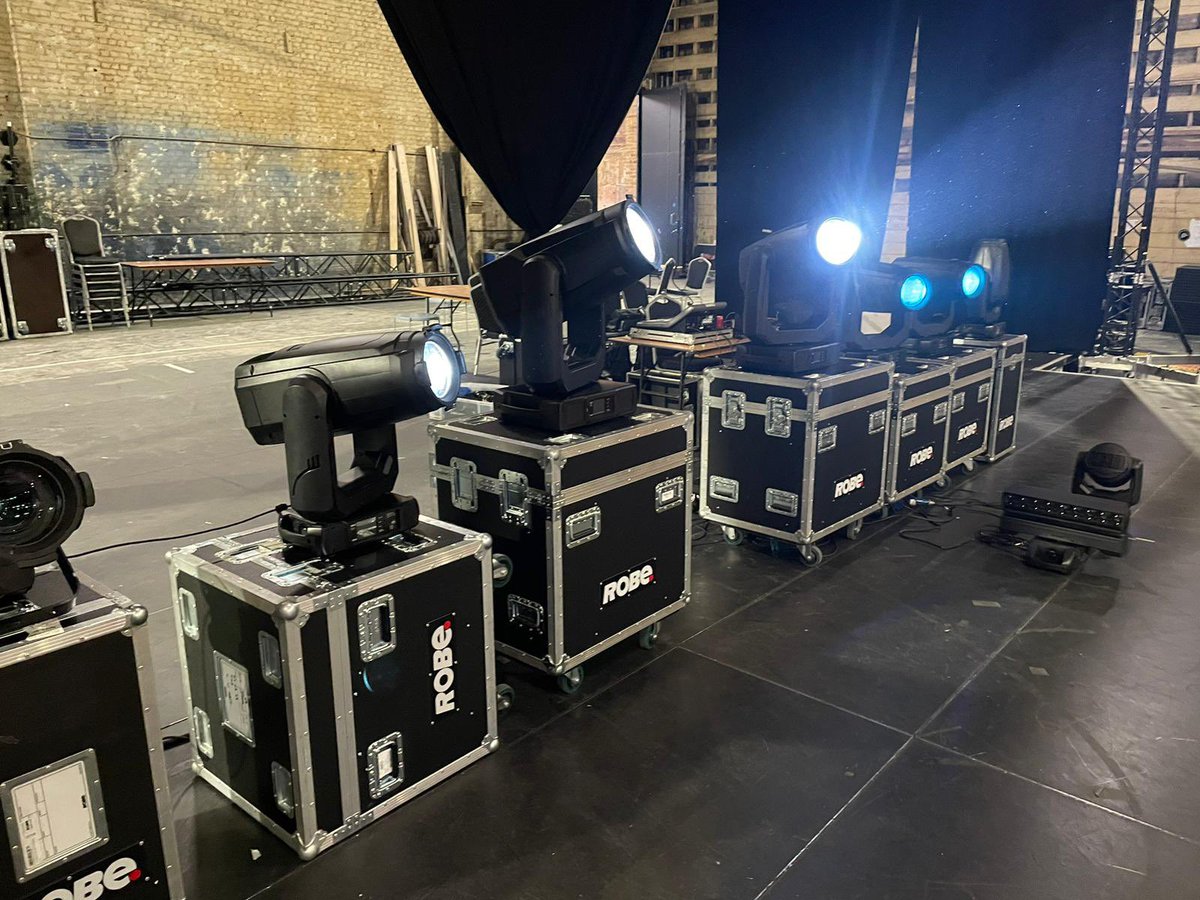 RobeAroundTheUK's tweet image. Set up and ready for London tomorrow as our #roberoadshow stops at Alexandra Palace. 

Doors open at 10am, so there’s still time to sign up in the link below or register for #RoboSpot training onsite. Look forward to seeing you there! 

landing.liveit.io/robe/robe-road…