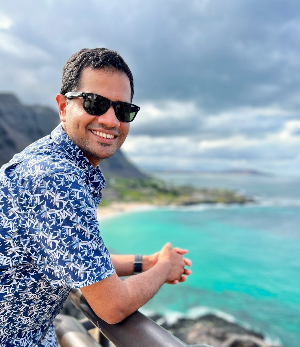 SalilKulkarniMD's tweet photo. You know you’re in #Hawaii when your drink takes on the color of the stunning, aquamarine water! 🏝️
In Oahu, HI for the conference of the year, #CHEST2023!
#CHESTAnnualMeeting #FunAndLearn #NoFilter
@accpchest https://t.co/UVVYpchw0T