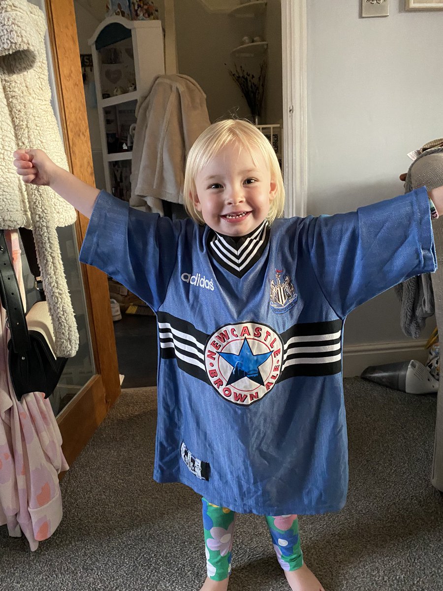 JoePHowe's tweet image. My little girl is ready toon tooooon ♥️⚫️⚪️ #NUFC @NUFC