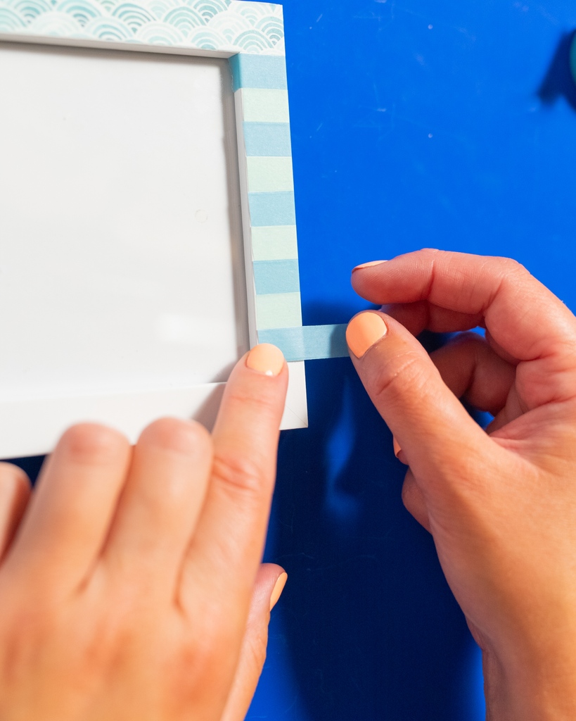 instax's tweet photo. Let’s make October full of DIY fun 🖼️💖. Tag us if you’d re-create this Wide print frame DIY.✨
.
.
.
#DontJustTakeGive
#InstaxLinkWide
#LiveLifeWIDE
#PictureFrameDIY https://t.co/OfmPVEdigf