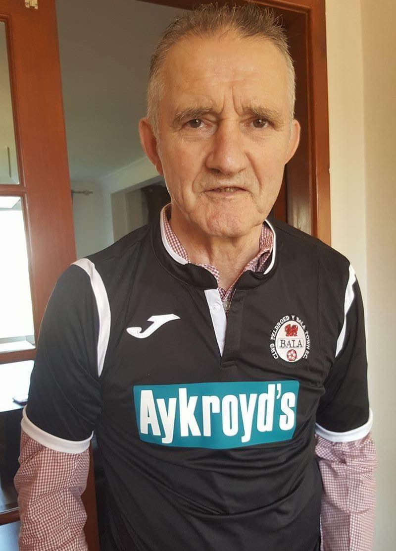 BalaTownFC's tweet photo. Gyda thristwch mawr yr ydym yn estyn ein cydymdeimlad dwysaf a theulu a chyfeillion Richard John Edwards ( Rich bach ) 

It is with great sadness that we extend our deepest condolences to the family and friends of Richard John Edwards (Rich Bach) 

https://t.co/YAsnf1u5nf https://t.co/kRUhys4X6X