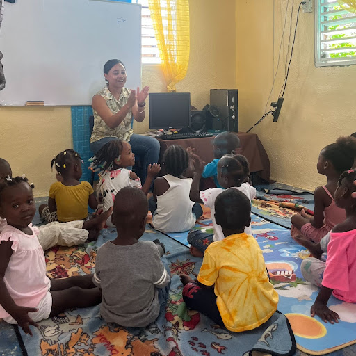 Yspaniola's tweet photo. This week we would like to take the opportunity to celebrate World Teachers’ Day! Thank you to all the teachers that dedicate their time to the Yspaniola mission. You are the ones that transform this community. #WorldTeachersDay #ProtectEducationFromAttack #RightToEducation https://t.co/glj5NQFh2a