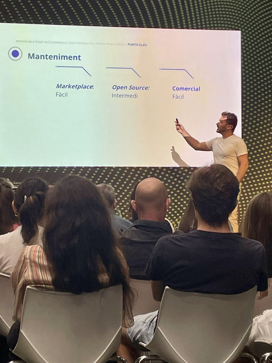 DaniMCasas's tweet photo. Atrévete a crear tu ecommerce.  Keynote de 30 min en  @bizbarcelona @barcelonactiva gracias! https://t.co/TEsQihbzqR