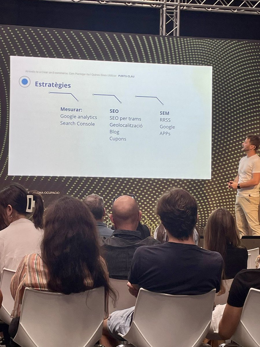 DaniMCasas's tweet photo. Atrévete a crear tu ecommerce.  Keynote de 30 min en  @bizbarcelona @barcelonactiva gracias! https://t.co/TEsQihbzqR