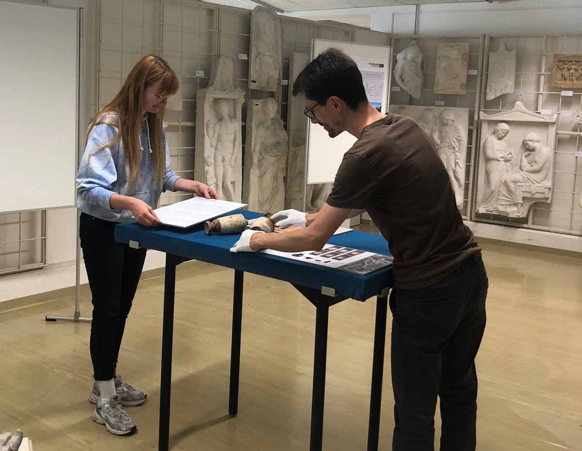 (Vor-)letzte Handgriffe für die "ORF-Lange Nacht der #Museen" in #Wien... Sinne in der Antike, sinnliches Kennenlernen der Antike – wir freuen uns über alle, die sich mit uns auf dieses Erlebnis einlassen.