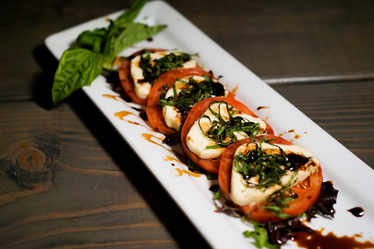 LuckysLoungeNV's tweet photo. Like every winning team, we understand the value of a strong starting lineup. Dive into our exceptional menu of appetizers to kickstart any game-day feast. https://t.co/5qWCCiGEVX