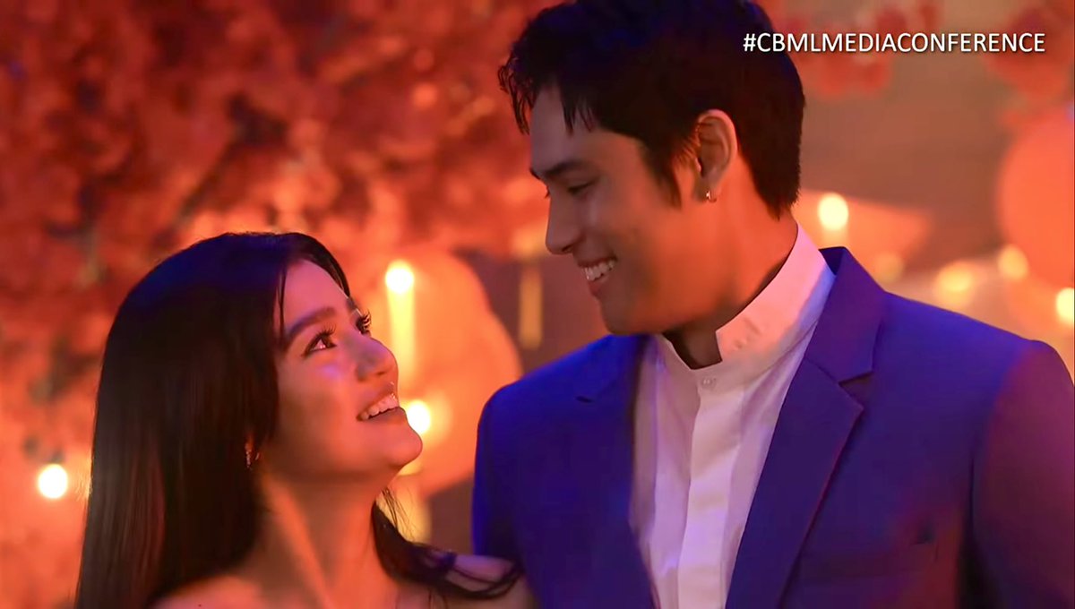 chelaggie02's tweet photo. I have not watched the mediacon since my shift is 6am. Finally having my break after 6 hrs of work. 
Sharing my ss of DonBelle as they were introduced by Robi.  And winter is here, this is how dark ar 6am.
I am so excited for CBML! 
#DonBelle 
#CantBuyMeLove https://t.co/41UVPvECgv