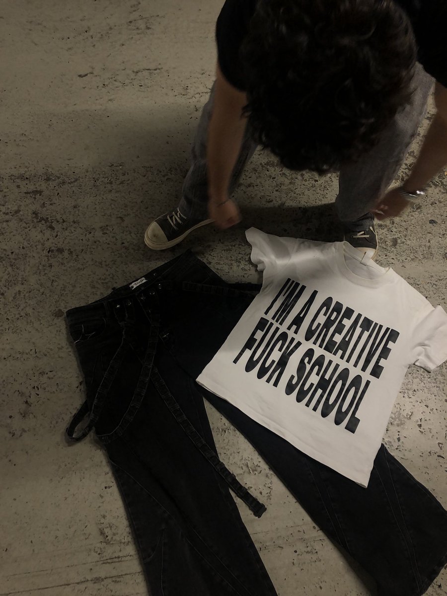 Prévenez tout le monde que ce tee sort asap 🙏