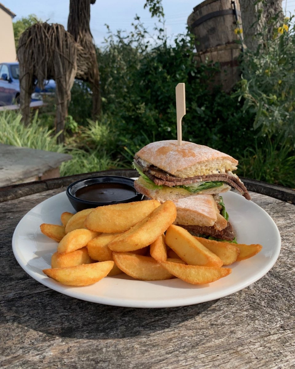 👉 Rich's Cider's Hot Beef Sandwich
Slices of hot roast beef served in a ciabatta roll with wholegrain mustard mayonnaise &amp; baby gem lettuce, served with chunky chips and gravy pot for dipping!
GFO available
#theciderpressrestaurant #richscider #sandwiches #gravy #richsciderfarm