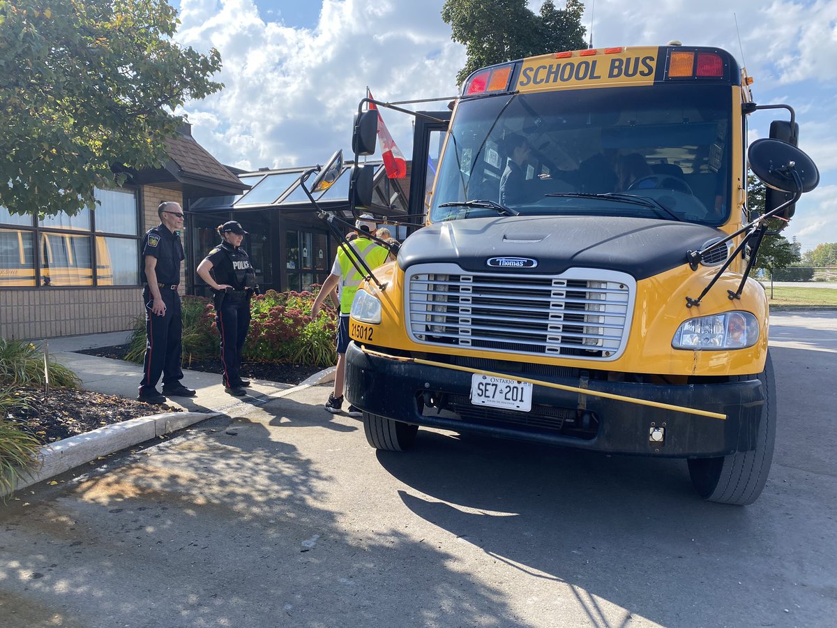 PeelKidsSafety's tweet photo. So exciting to see the school bus 🚌 pull up today & to get started with the @CAASCO Bus Patrol program! Spots are filling up quick so register at https://t.co/YmFUcXcQ8d if you want your school (Peel Region) to participate. #bussafety #caassp @PeelPolice https://t.co/4LOoZwlpqO