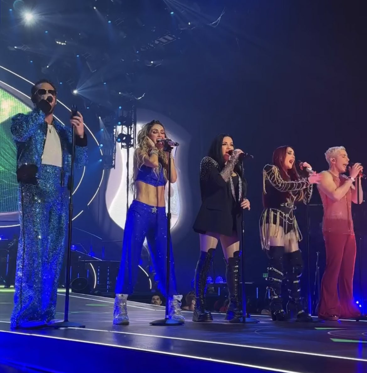 rbd_magia_'s tweet photo. Gracias por formar parte de la historia de mi vida ❤️😍🫶🏽🎶🎶 #DiaMundialRBD https://t.co/A0K3lWUDCn